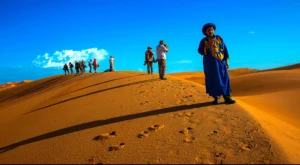 Merzouga'da Yürüyüş – Kumların Arasında Zamanı Takip Etmek