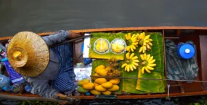 Bangkok Yüzen Pazar – Renkler ve Emek Üzerine Bir Portre